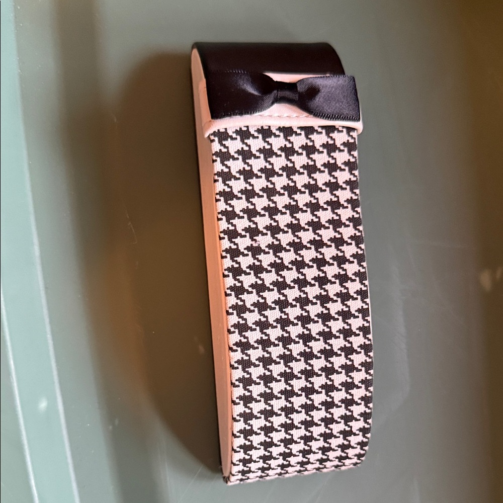 Black and White Houndstooth glasses case with Bow